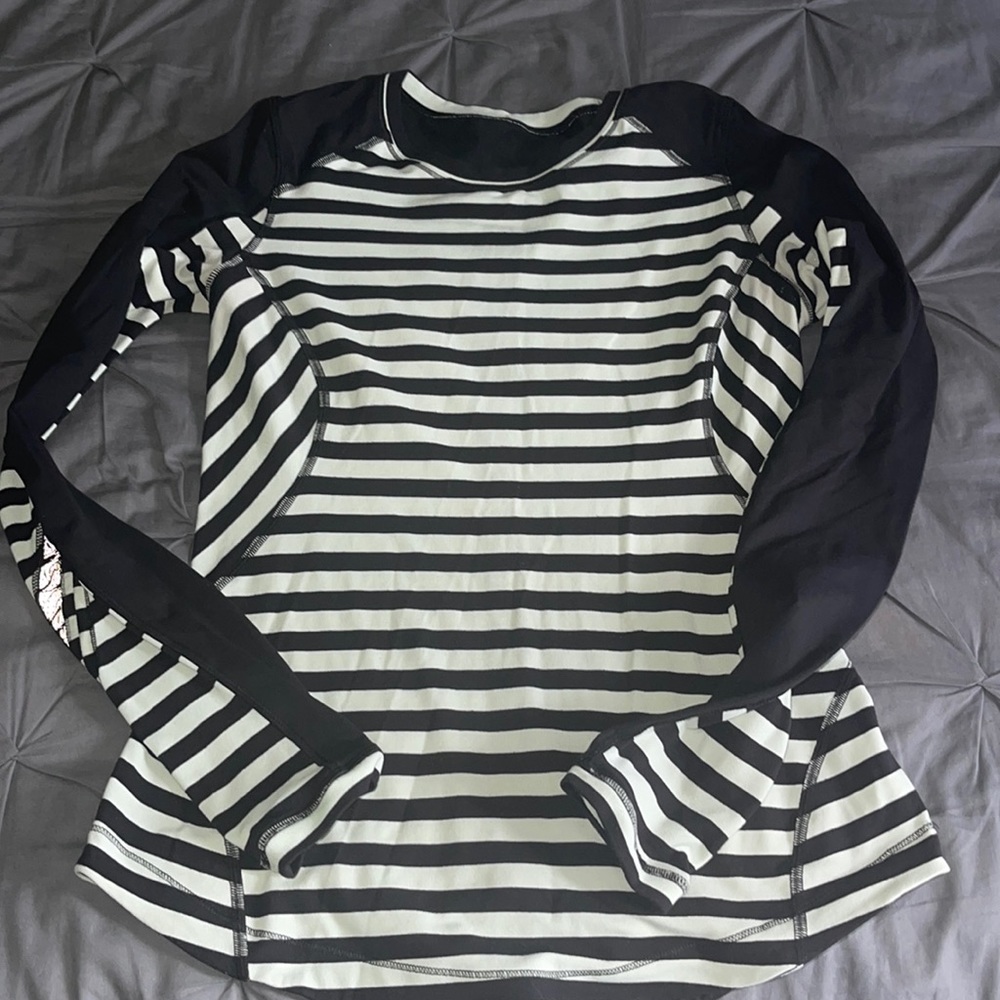 Lululemon Long sleeve shirt size 6